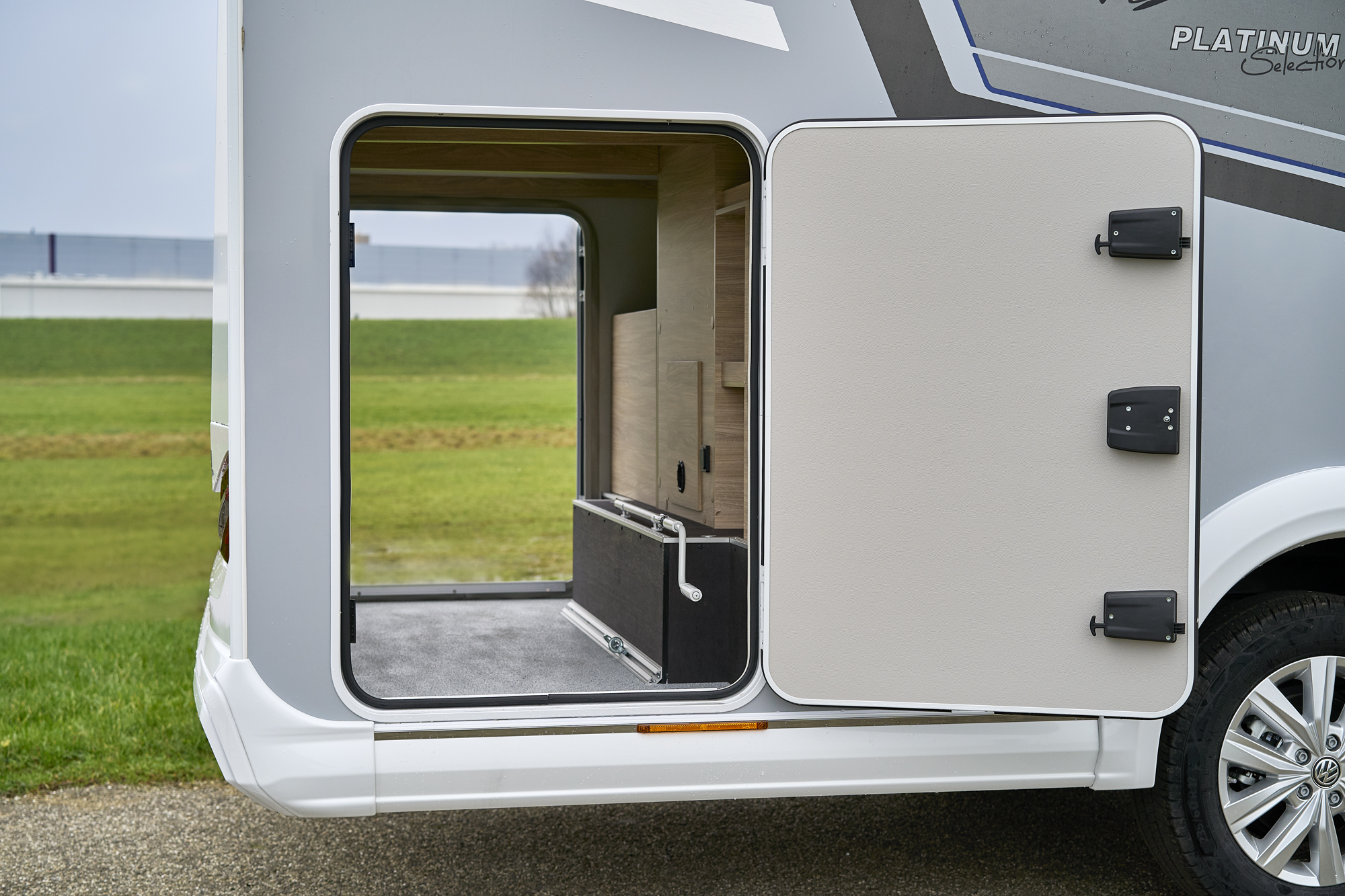 Knaus 650 MEG Compact Luxury Of the Grid